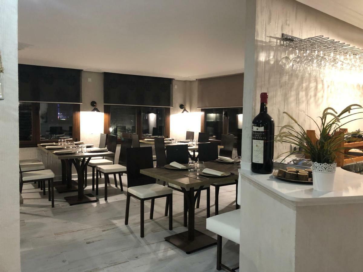 Hotel Tres Estrellas Casa Maribona Gela El Puente  Ngoại thất bức ảnh